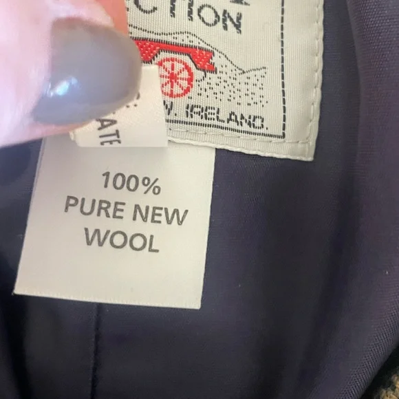 Avoca Collection | 2 piece skirt suit. Classic. Ireland. 100% pure wool. Large - Picture 7 of 15